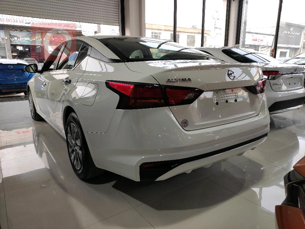 نيسان ألتيما